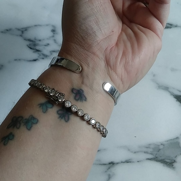 Stunning Geneva Elite Crystal Open Band Watch - Picture 4 of 8